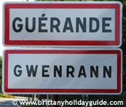 Road signs in Breton and French languages - Brittany France